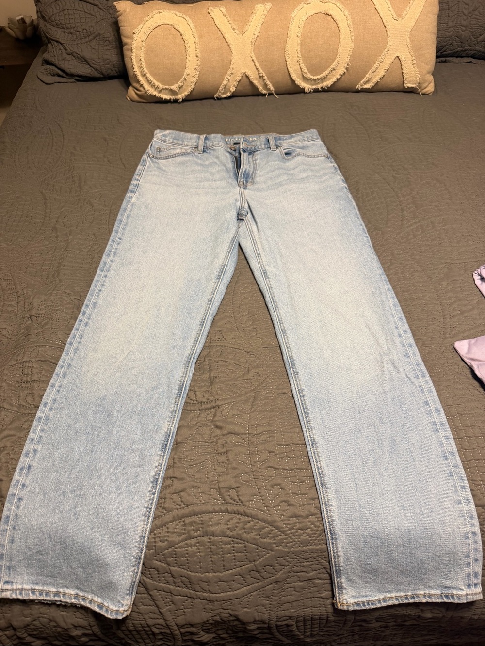 American Eagle Super High Waisted Light Wash Straight Jeans - 10 LONG